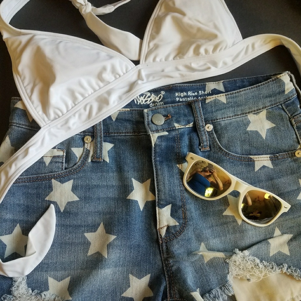 Leave them Star Struck Strutt! Jean Shorts!